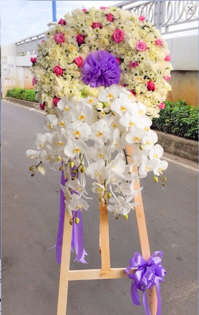 Vòng hoa tang lễ Phú Tân