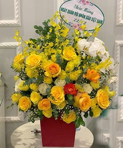 Giỏ hoa chúc mừng tại shop hoa tươi Sơn Động