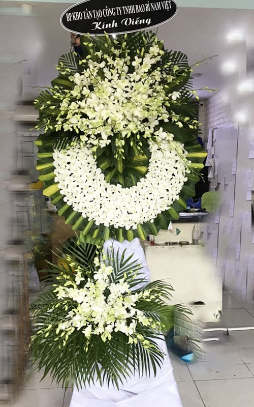 Vòng hoa tang lễ tại shop hoa tươi Na Rì