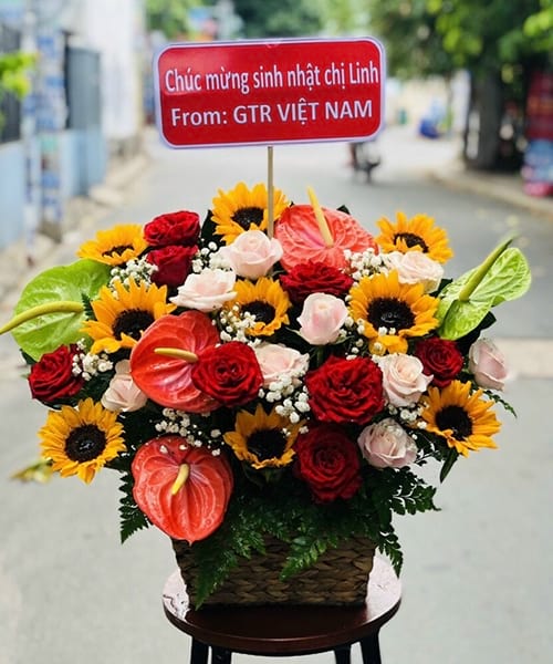 Giỏ hoa sinh nhật tại shop hoa tươi Đông Hải