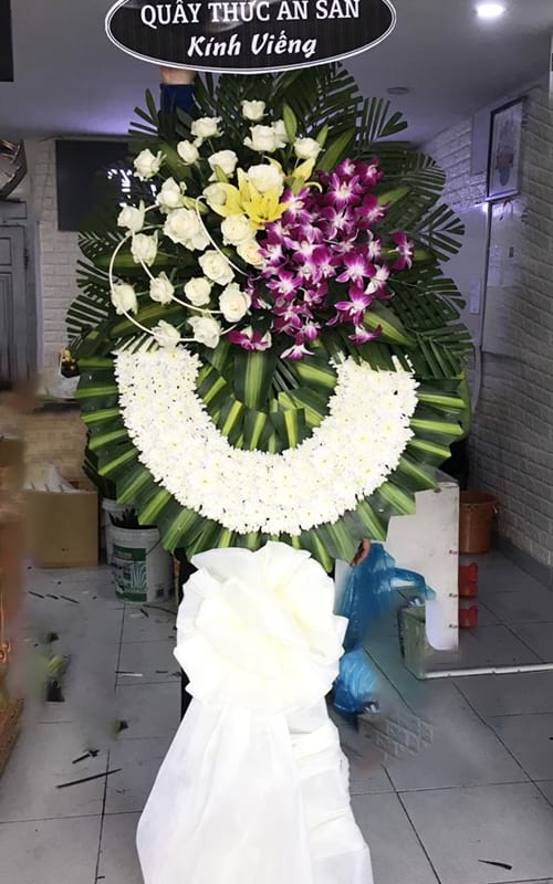 Vòng hoa tang lễ tại shop hoa tươi Gia Bình