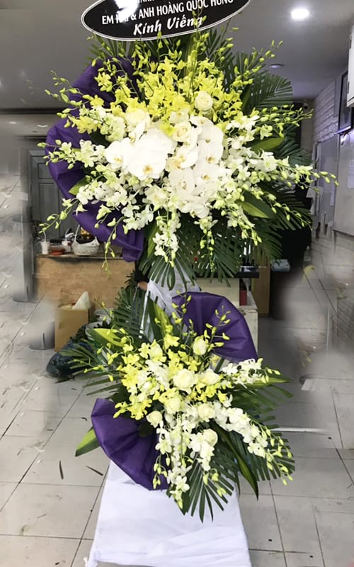 Vòng hoa tang lễ tại shop hoa tươi Quế Võ