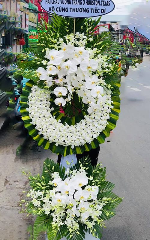 Vòng hoa tang lễ tại shop hoa tươi Tuy Phước