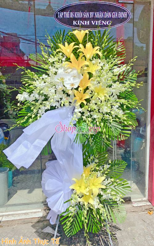 Vòng hoa tang lễ tại shop hoa tươi Dầu Tiếng