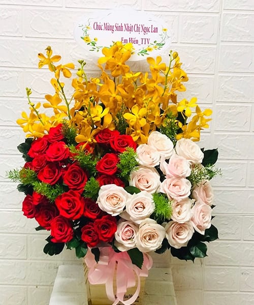 Giỏ hoa sinh nhật tại shop hoa tươi Bù Đốp
