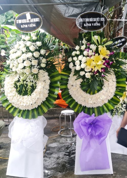 Kệ hoa tang lễ tại shop hoa tươi Bình Phước