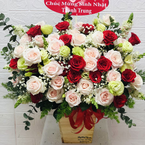 Giỏ hoa hồng tại Cửa hàng hoa tươi Cà Mau