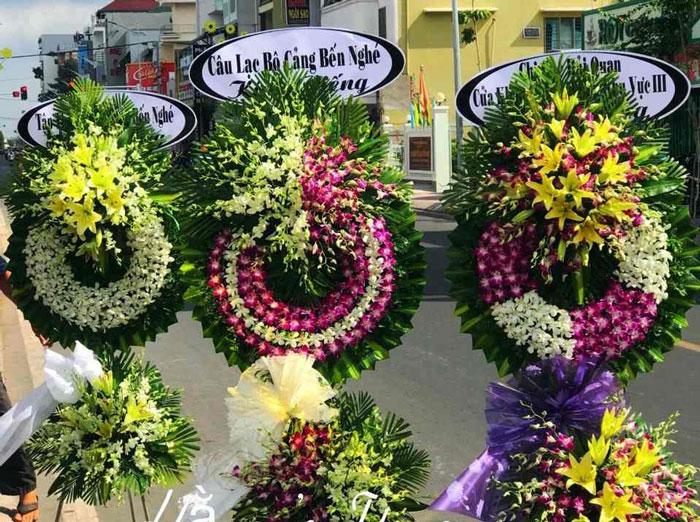 Kệ hoa tang lễ tại shop hoa tươi Đăk Lăk