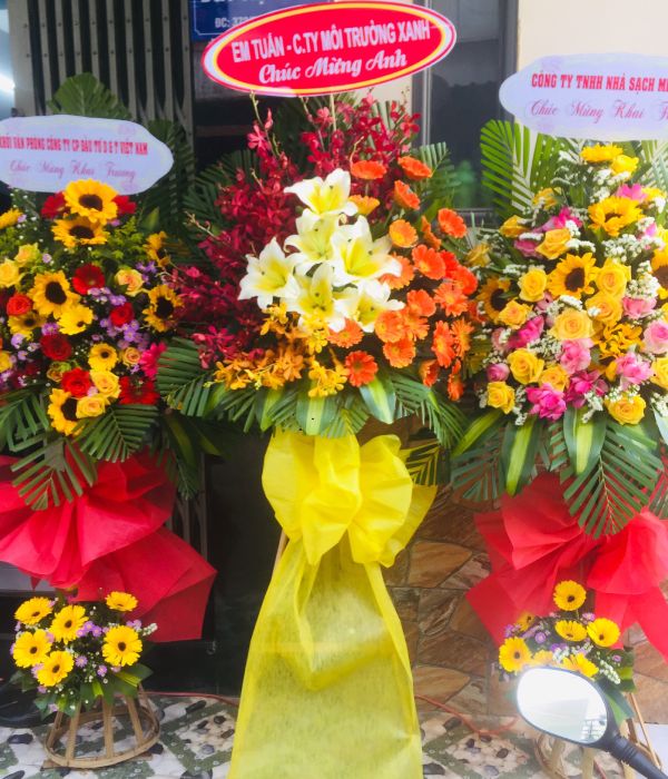 Kệ hoa khai trương hồng phát tại shop hoa tươi Điện Biên