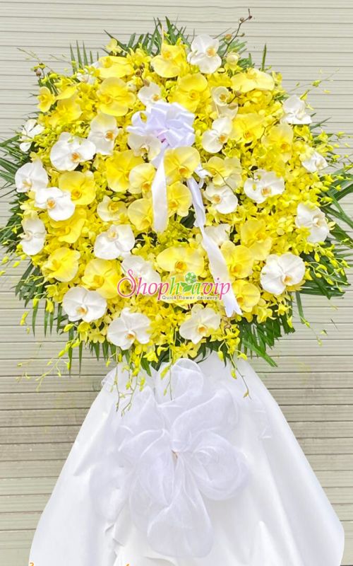 Vòng hoa tang lễ tại shop hoa tươi Định Quán