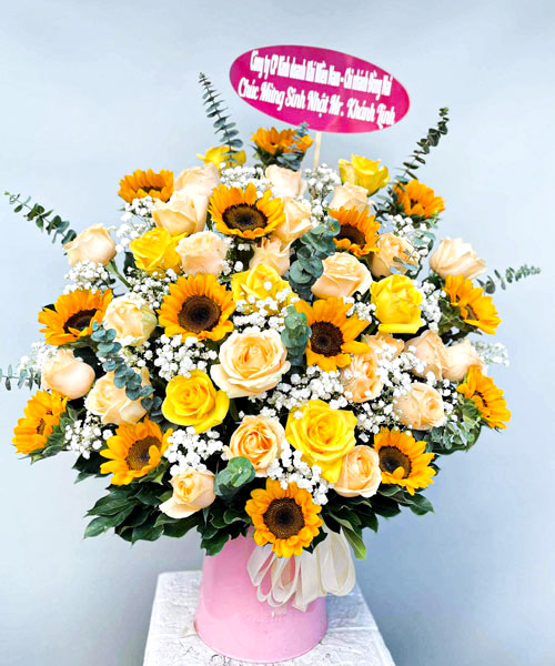 Giỏ hoa sinh nhật đẹp tại cửa hàng hoa tươi Cẩm Giàng