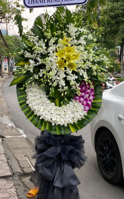 Vòng hoa tang lễ tại tiệm hoa Hải An