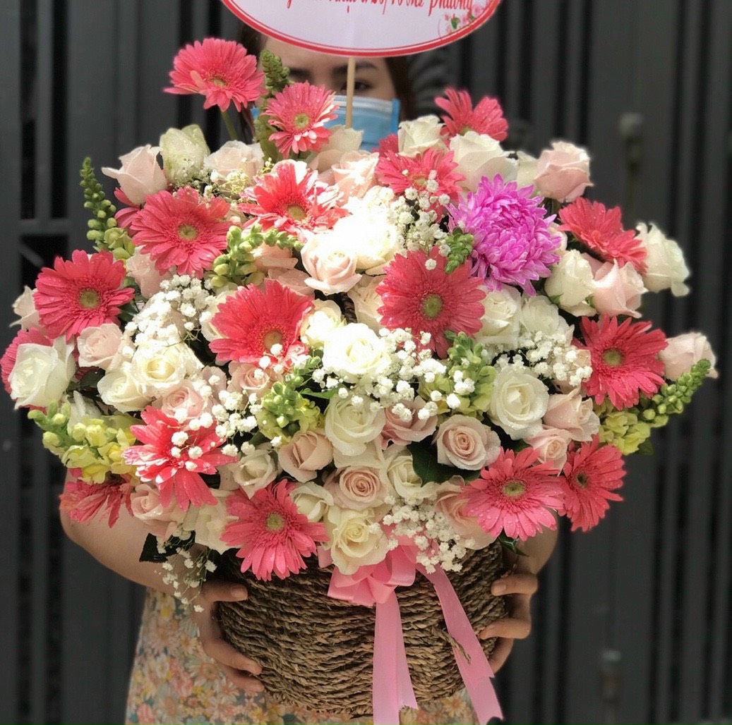 Lẵng hoa đẹp chúc mừng tại shop hoa Mỹ Hào
