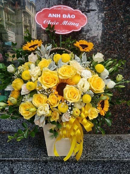 Giỏ hoa sinh nhật tại shop hoa tươi Vạn Ninh