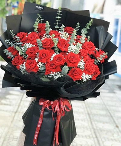 Bó hoa đỏ đẹp tại shop hoa tươi Con Cuông