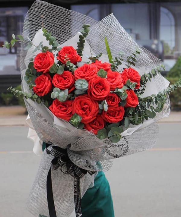 Bó hoa hồng đỏ tại shop hoa tươi Phù Ninh