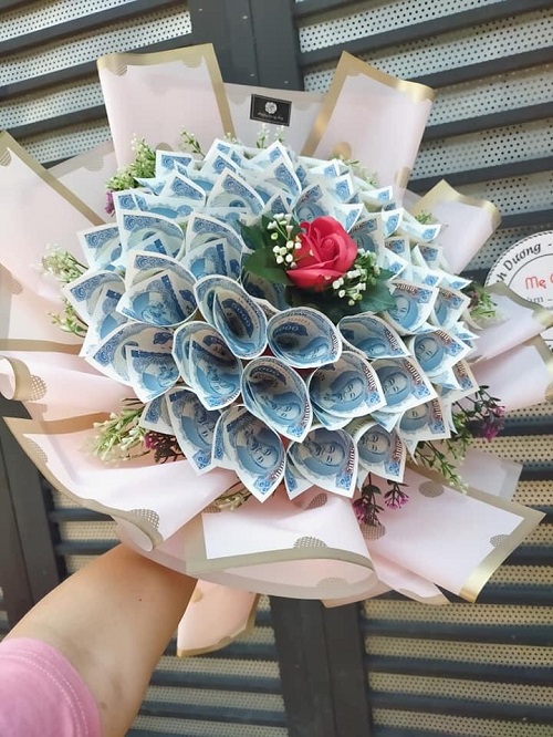 Bó hoa tiền tại shop hoa tươi Đồng Xuân