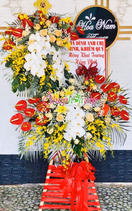 Kệ hoa chúc mừng tại shop hoa tươi Quảng Ninh