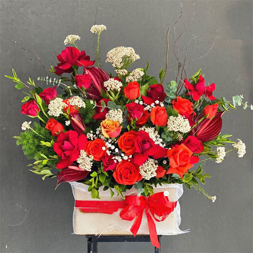 Lãng hoa đẹp chúc mừng tại tiệm hoa tươi Long Phú