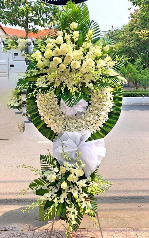 Vòng hoa tang lễ tại shop hoa tươi Hòa Thành