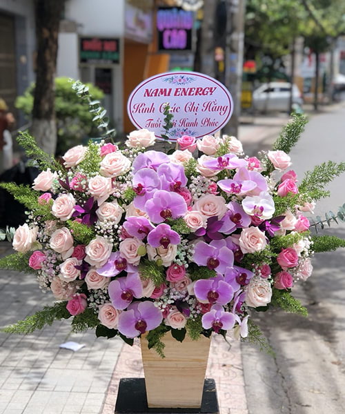 Giỏ hoa chúc mừng tại shop hoa tươi Thái Bình