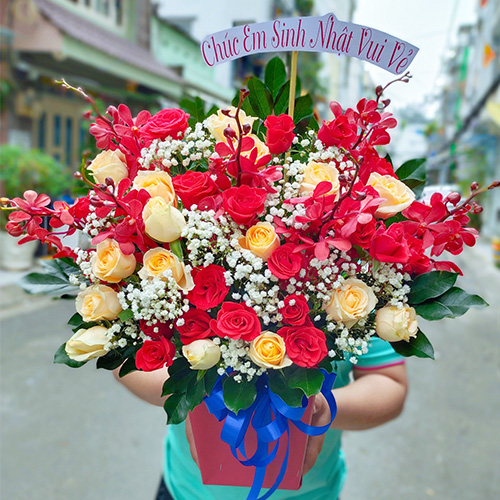 Lẵng hoa đẹp chúc mừng sinh nhật tại shop hoa Tân Phú Đông