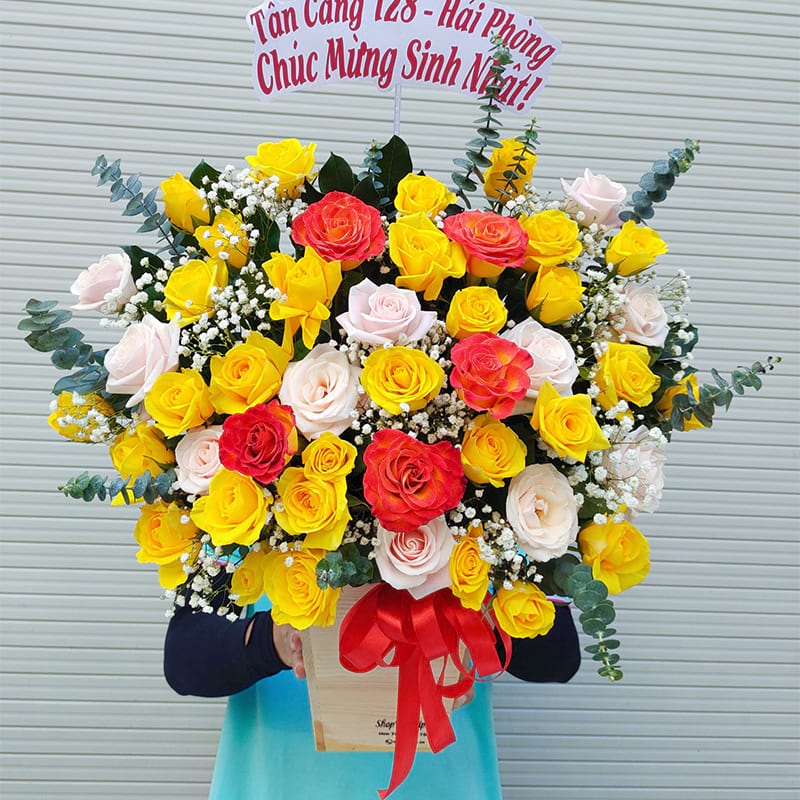 Lẵng hoa chúc mừng tại shop hoa tươi Tân Phước