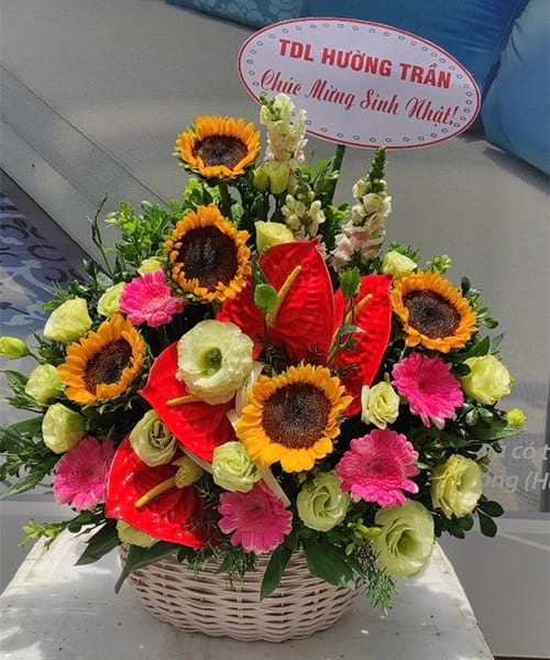 Giỏ hoa sinh nhật tại shop hoa tươi Bình Minh