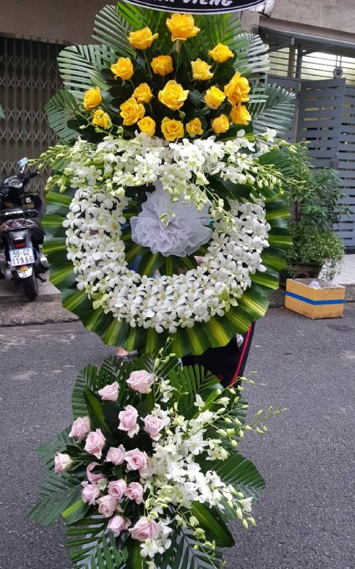 Vòng hoa tang lễ tại shop hoa Tam Bình