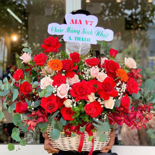 Lãng hoa đẹp chúc mừng tại shop hoa Tam Bình
