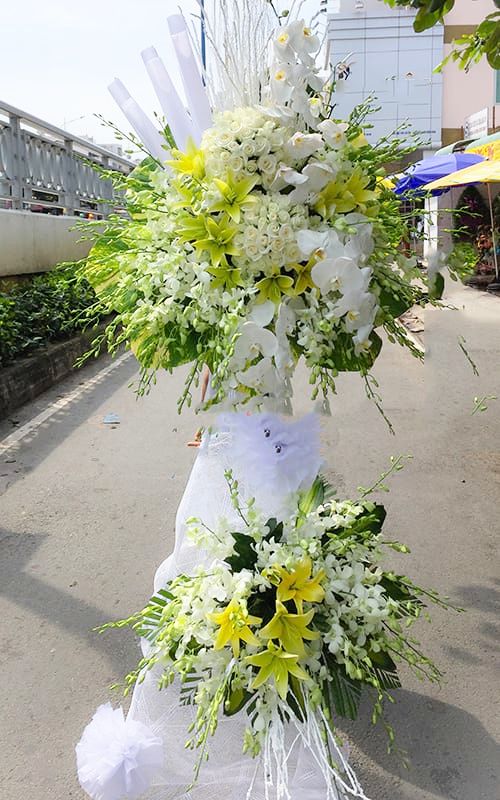 Hoa chia buồn đám tang tại shop hoa gần nhà tang lễ nguyễn tri phương quận 5