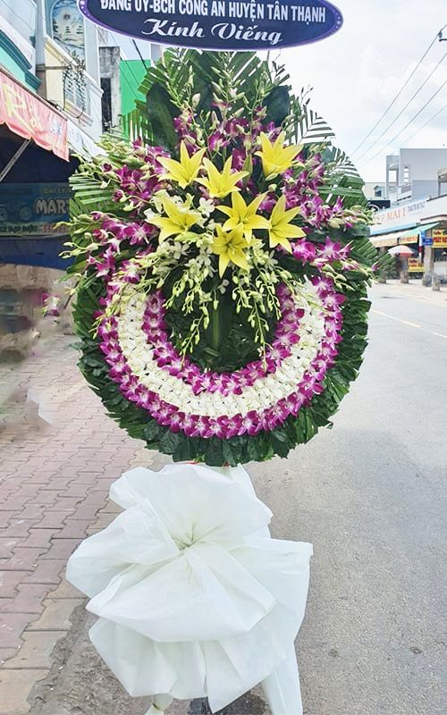 Hoa gần nhà tang lễ bệnh viện Phạm Ngọc Thạch