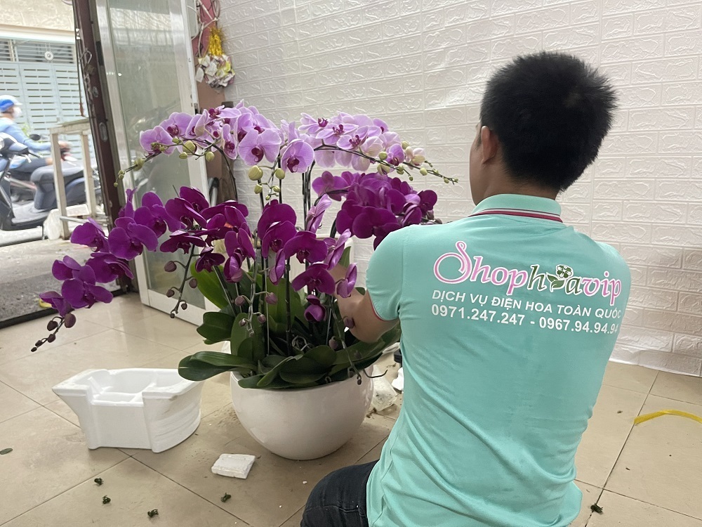 Những người muốn kinh doanh hoa tươi nên học cắm hoa chuyên nghiệp