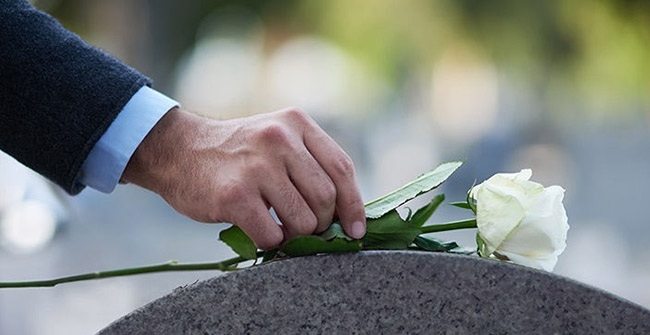 Những người sức khỏe yếu không nên đi đám tang