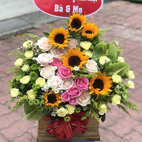 Giỏ hoa sinh nhật tại tiệm hoa tươi Bình Giang