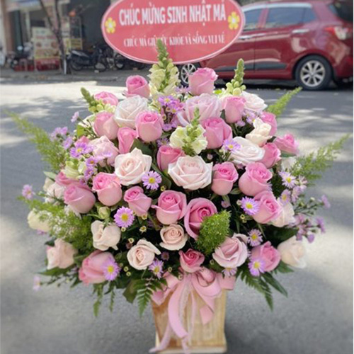 Lãng hoa đẹp tại cửa hàng hoa tươi Tân Hưng